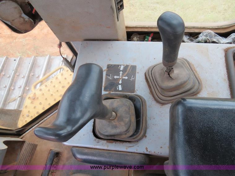 image for item B2474 1999 John Deere 750C LT Series II dozer