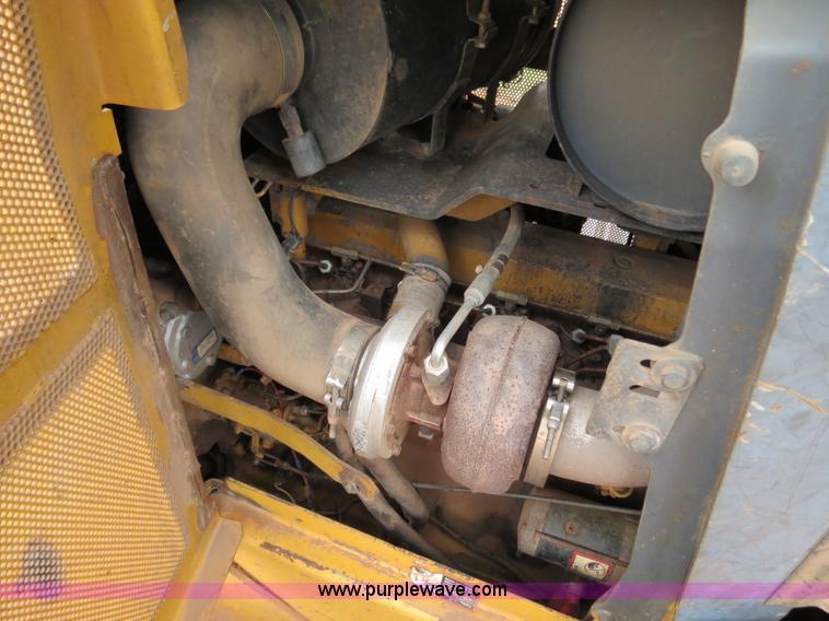 image for item B2474 1999 John Deere 750C LT Series II dozer