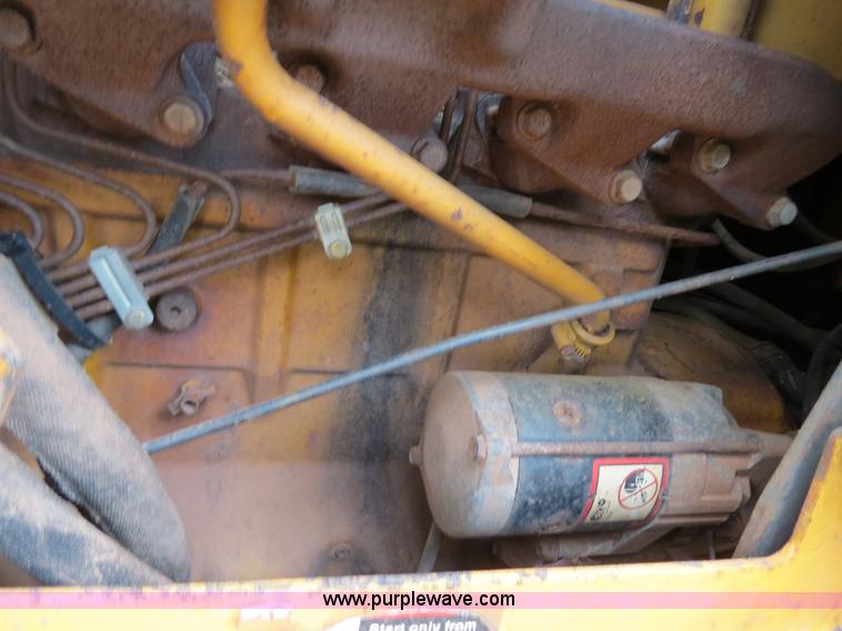 image for item B2474 1999 John Deere 750C LT Series II dozer