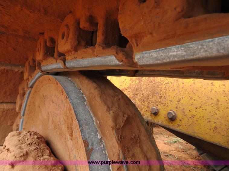 image for item B2474 1999 John Deere 750C LT Series II dozer