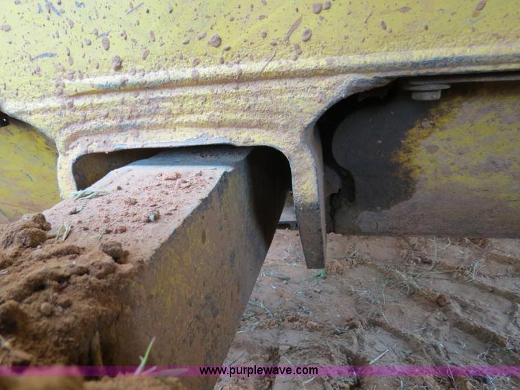 image for item B2474 1999 John Deere 750C LT Series II dozer