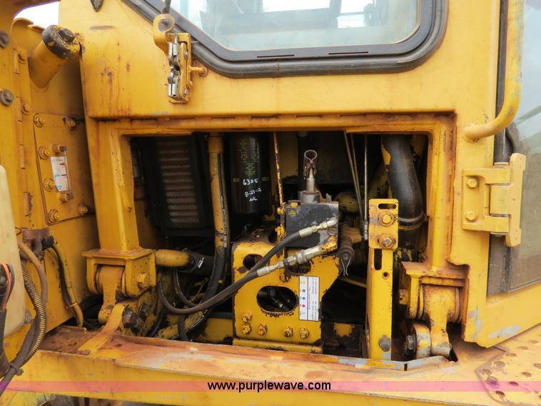 image for item B2474 1999 John Deere 750C LT Series II dozer