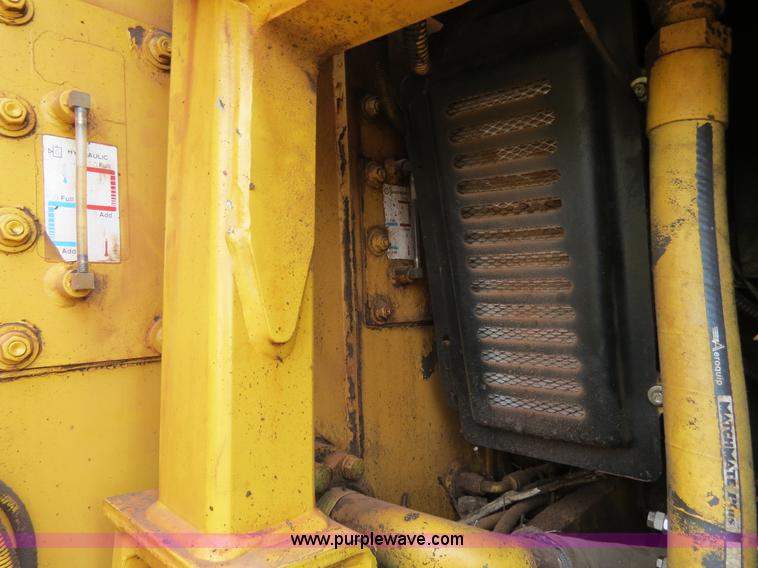 image for item B2474 1999 John Deere 750C LT Series II dozer