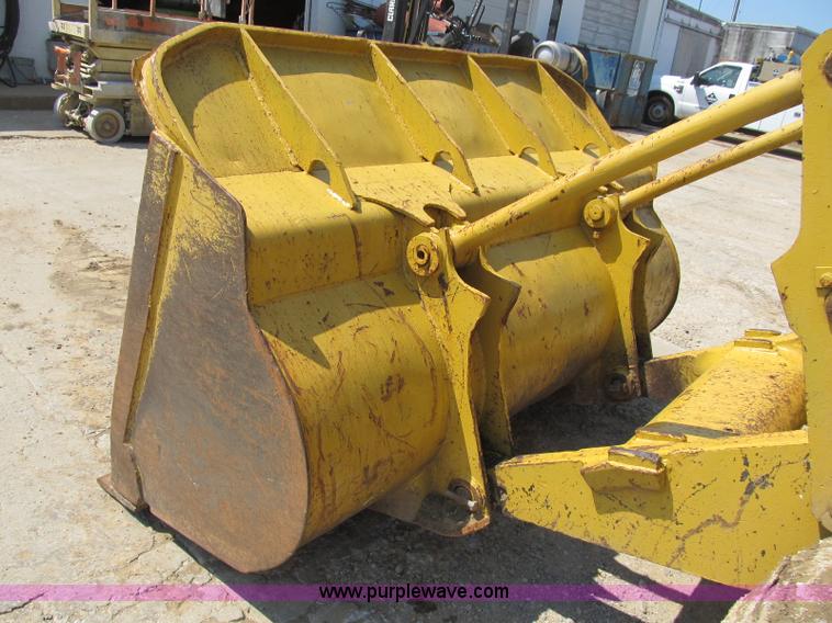 image for item B2850 1976 Caterpillar 955L track loader