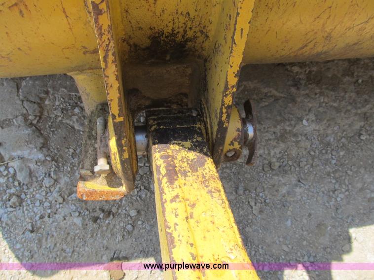 image for item B2850 1976 Caterpillar 955L track loader