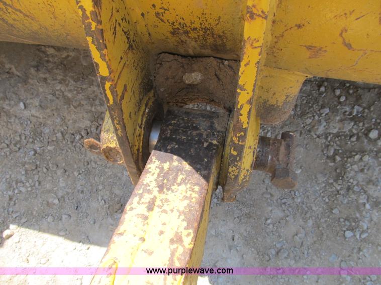 image for item B2850 1976 Caterpillar 955L track loader