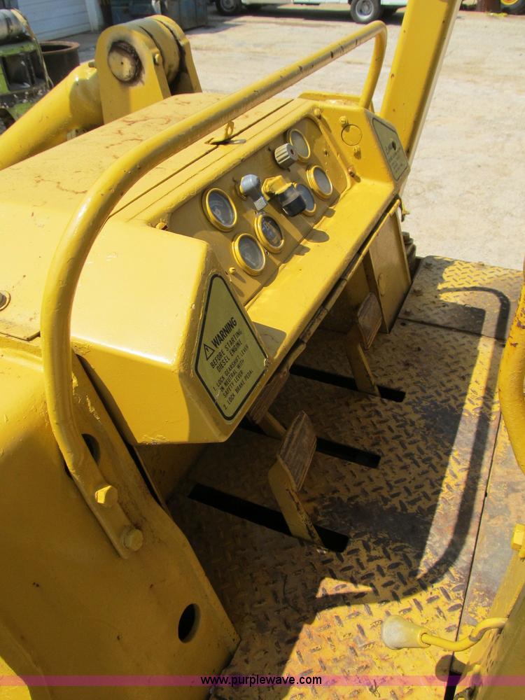 image for item B2850 1976 Caterpillar 955L track loader
