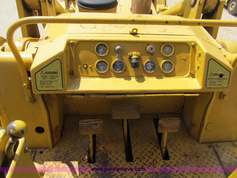 image for item B2850 1976 Caterpillar 955L track loader