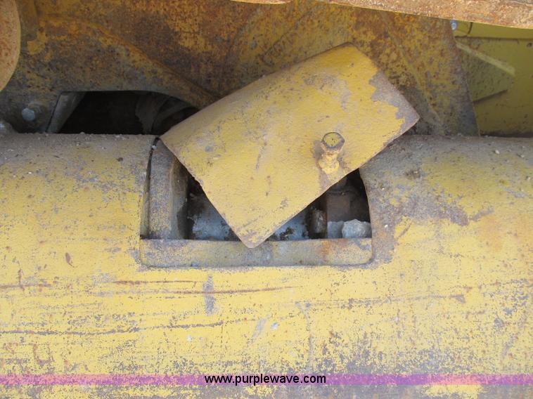 image for item B2850 1976 Caterpillar 955L track loader