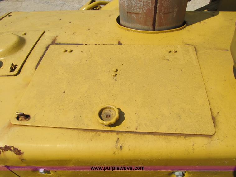 image for item B2850 1976 Caterpillar 955L track loader