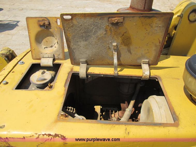 image for item B2850 1976 Caterpillar 955L track loader