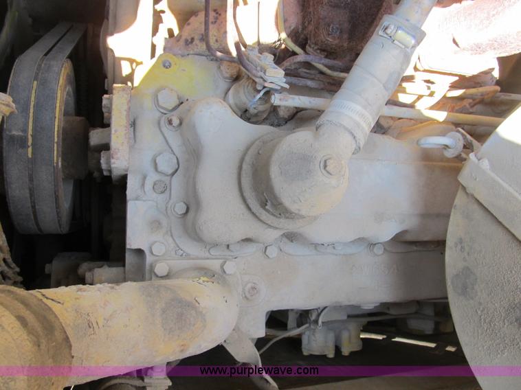 image for item B2850 1976 Caterpillar 955L track loader