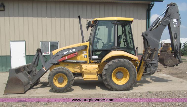 image for item B5212 2003 Volvo BL70 backhoe
