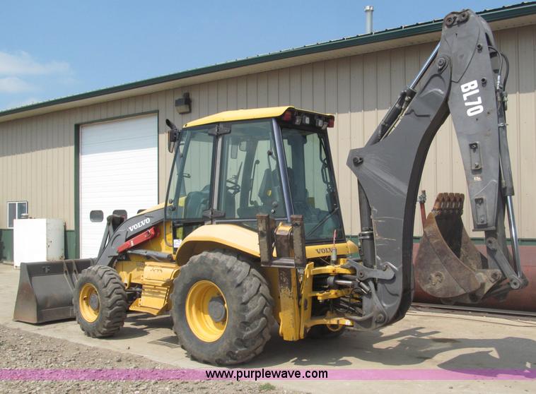 image for item B5212 2003 Volvo BL70 backhoe