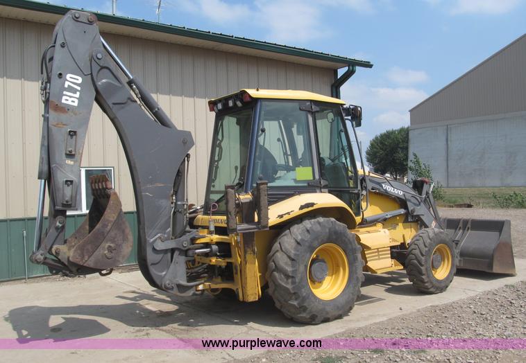 image for item B5212 2003 Volvo BL70 backhoe
