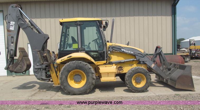 image for item B5212 2003 Volvo BL70 backhoe