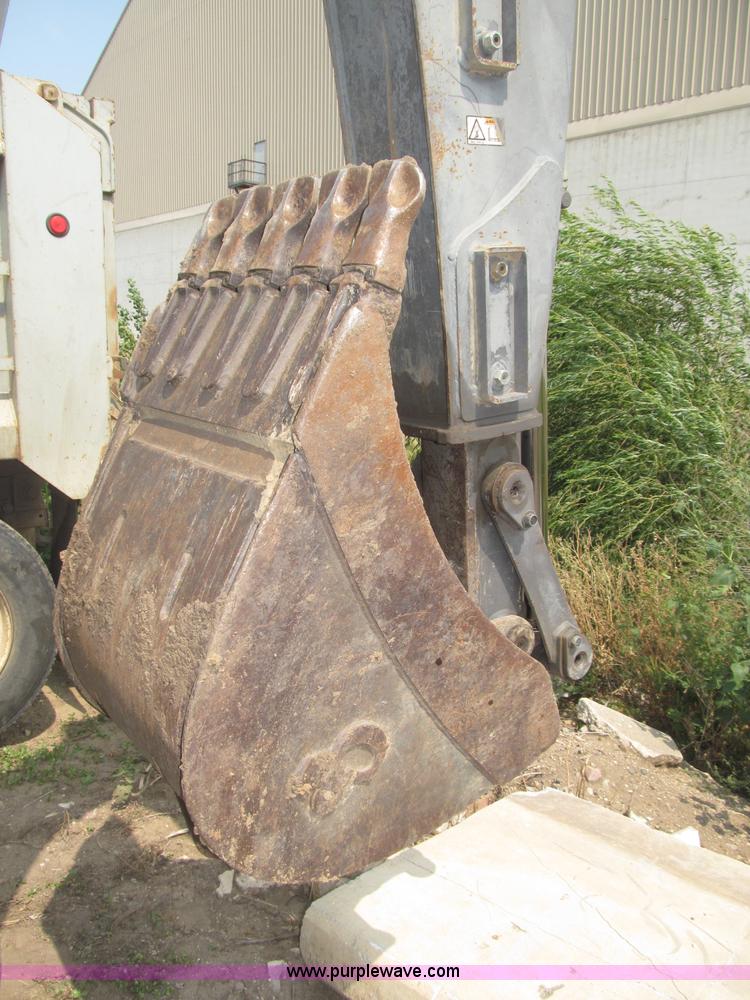 image for item B5212 2003 Volvo BL70 backhoe