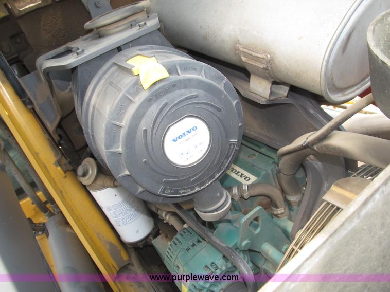 image for item B5212 2003 Volvo BL70 backhoe