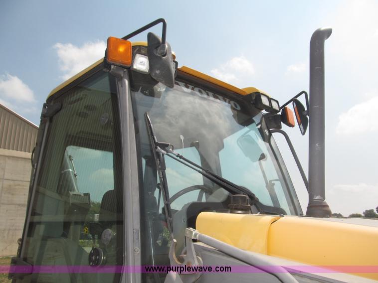 image for item B5212 2003 Volvo BL70 backhoe