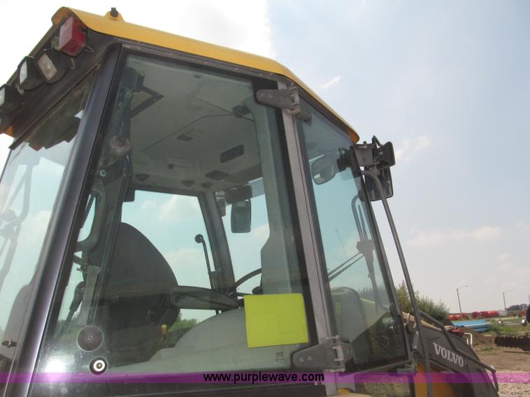 image for item B5212 2003 Volvo BL70 backhoe