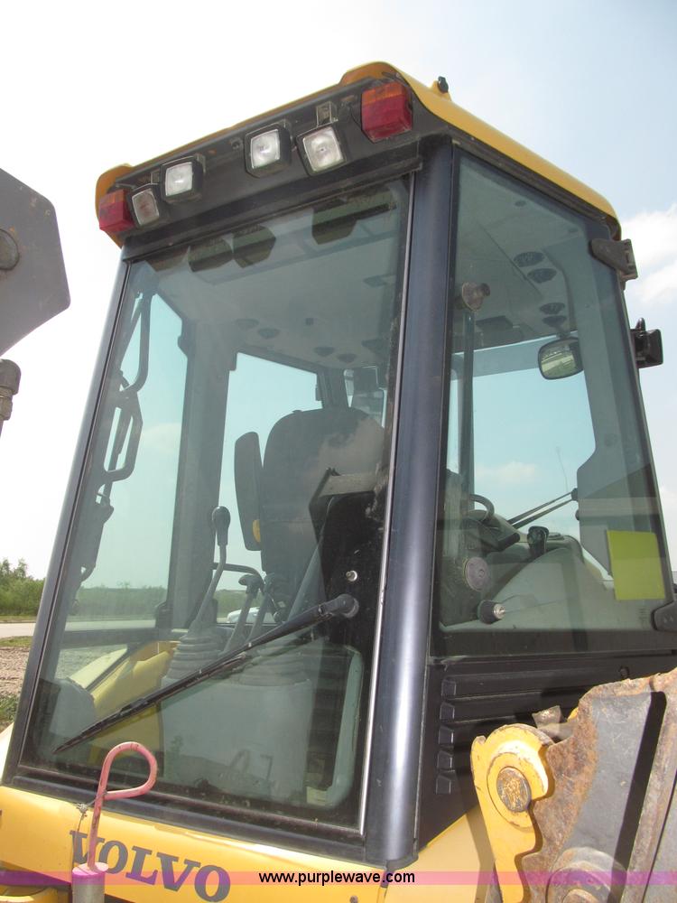 image for item B5212 2003 Volvo BL70 backhoe