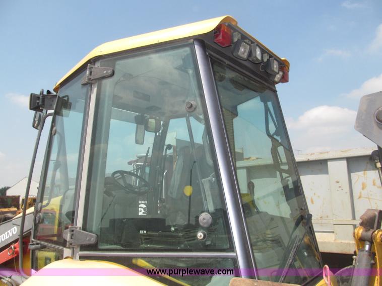 image for item B5212 2003 Volvo BL70 backhoe