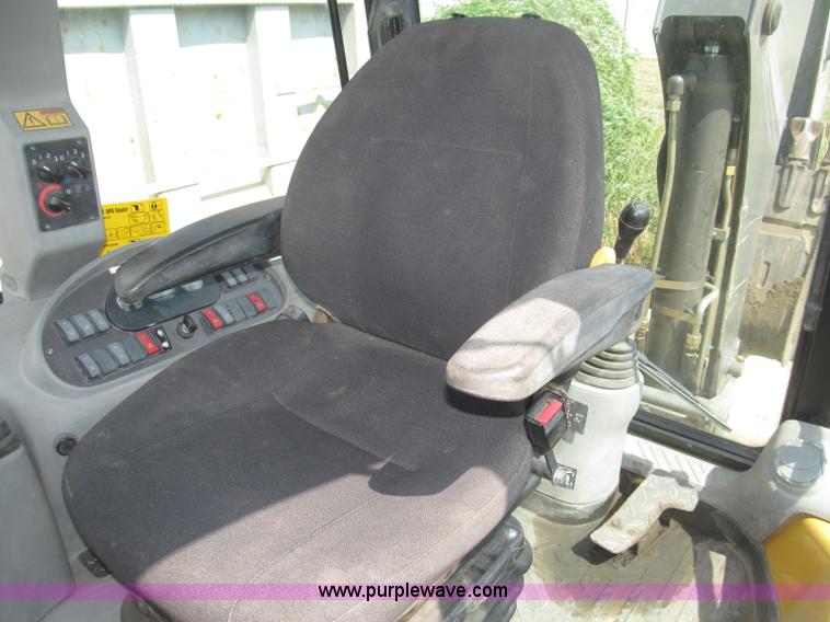 image for item B5212 2003 Volvo BL70 backhoe