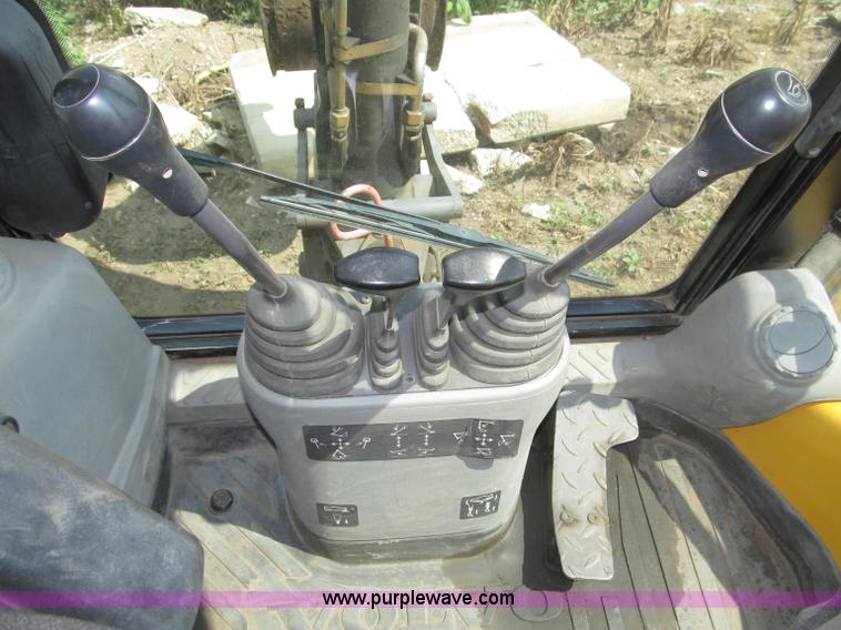 image for item B5212 2003 Volvo BL70 backhoe