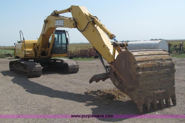 image for item B5218 2004 John Deere 230C-LC excavator