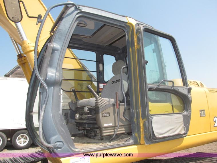 image for item B5218 2004 John Deere 230C-LC excavator