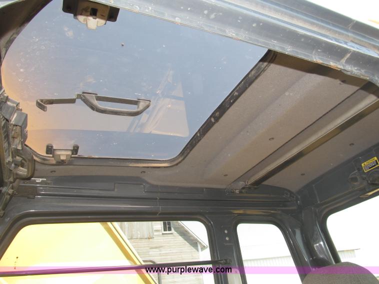 image for item B5218 2004 John Deere 230C-LC excavator