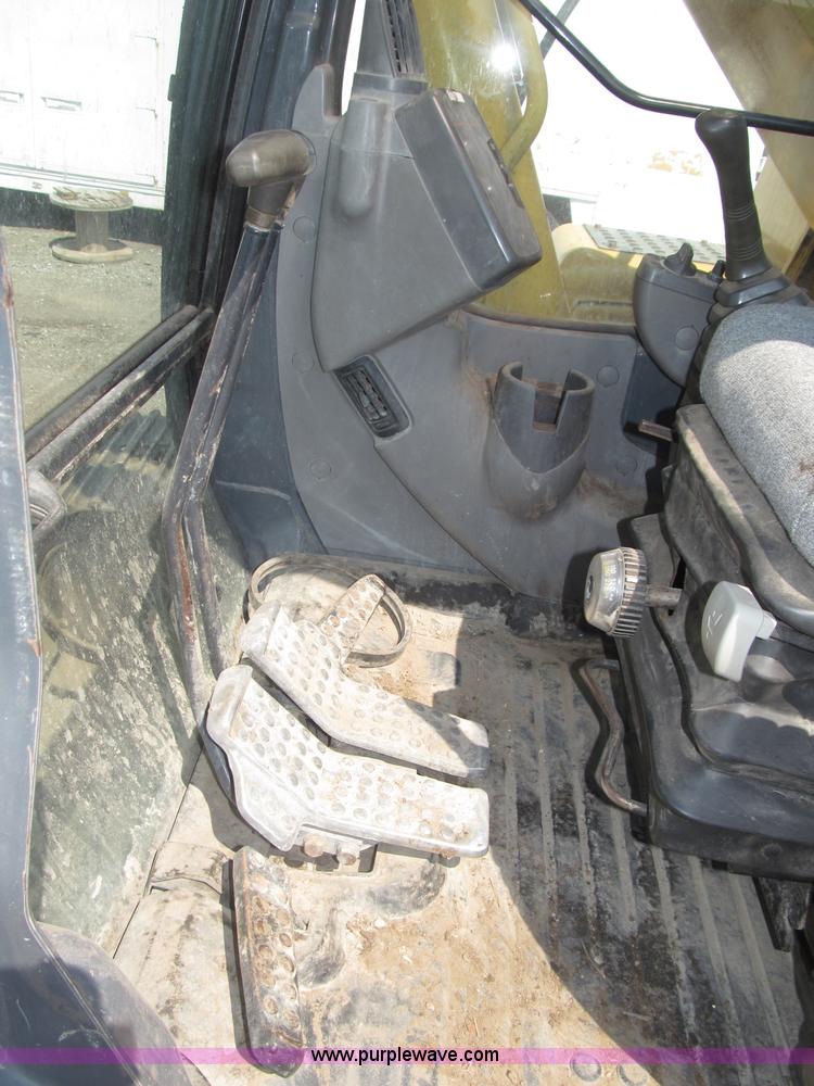 image for item B5218 2004 John Deere 230C-LC excavator