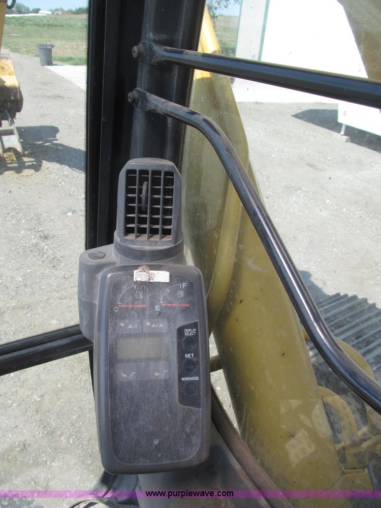 image for item B5218 2004 John Deere 230C-LC excavator