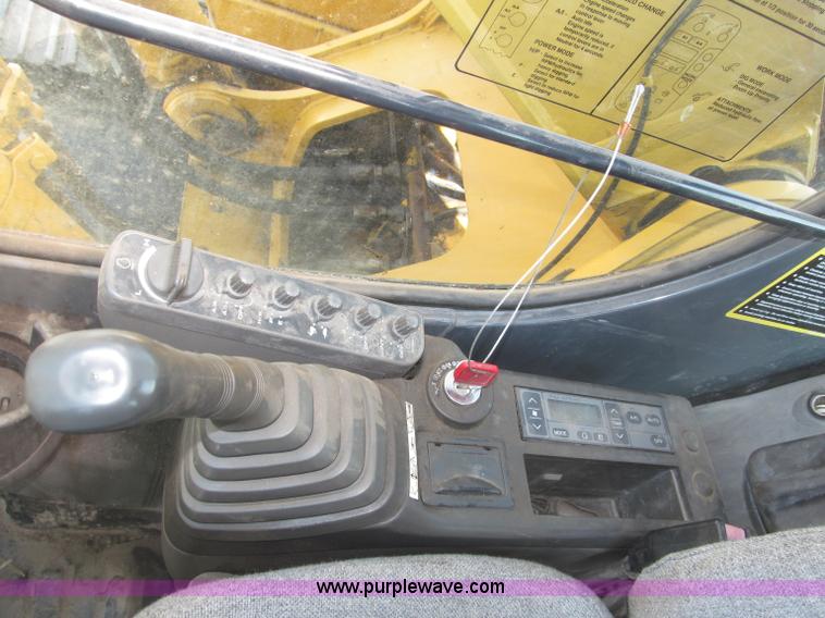 image for item B5218 2004 John Deere 230C-LC excavator