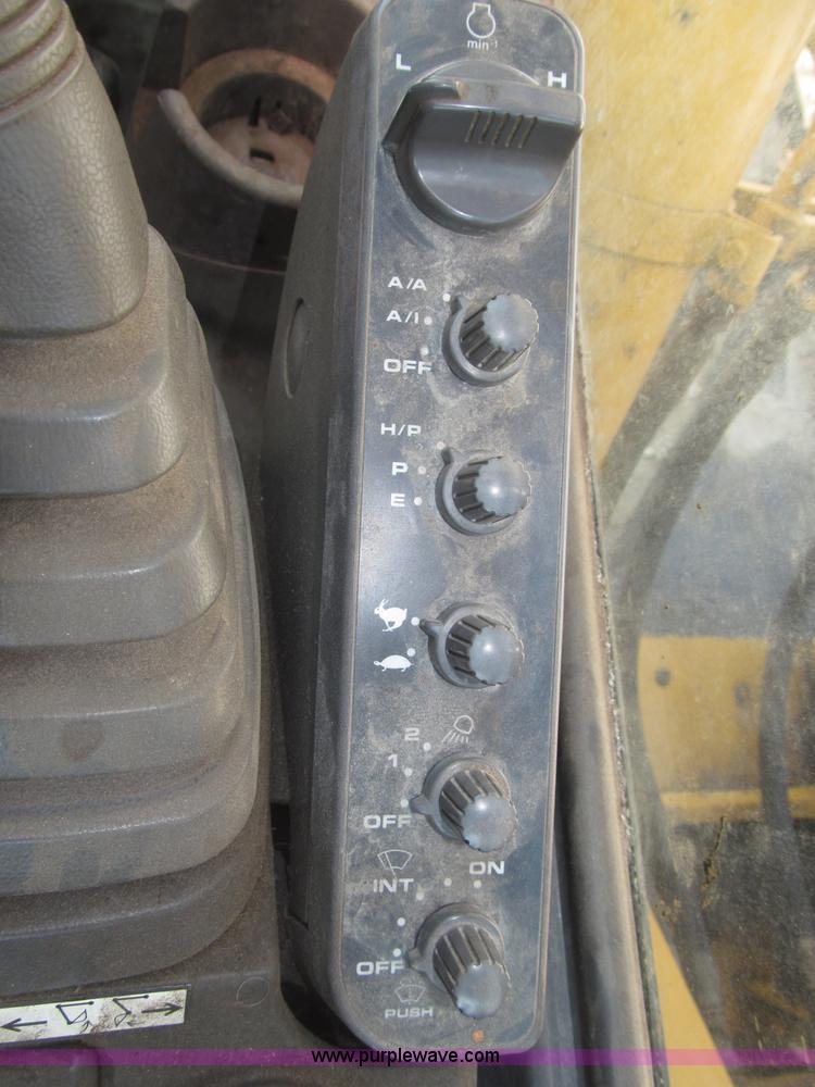 image for item B5218 2004 John Deere 230C-LC excavator