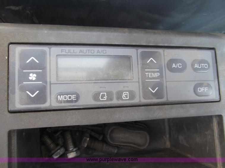 image for item B5218 2004 John Deere 230C-LC excavator