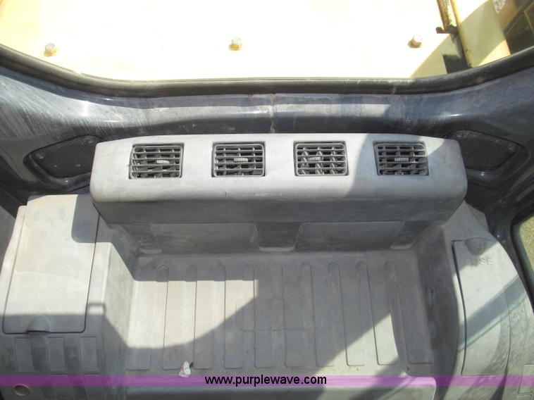 image for item B5218 2004 John Deere 230C-LC excavator