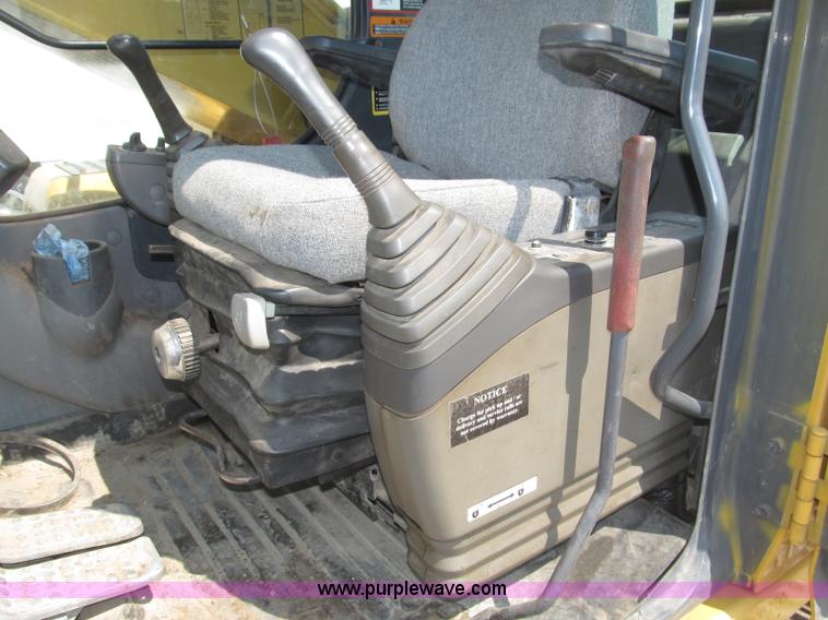 image for item B5218 2004 John Deere 230C-LC excavator
