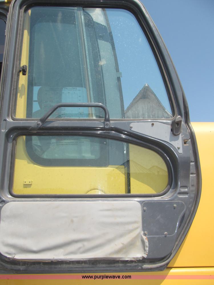 image for item B5218 2004 John Deere 230C-LC excavator