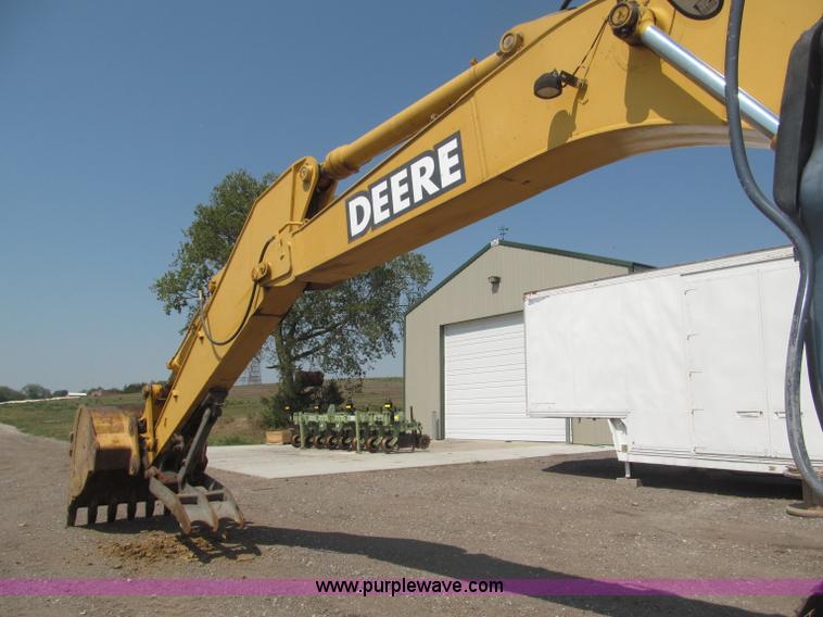 image for item B5218 2004 John Deere 230C-LC excavator