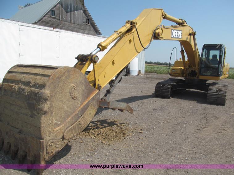image for item B5218 2004 John Deere 230C-LC excavator