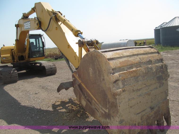 image for item B5218 2004 John Deere 230C-LC excavator