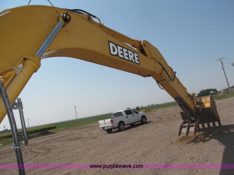 image for item B5218 2004 John Deere 230C-LC excavator