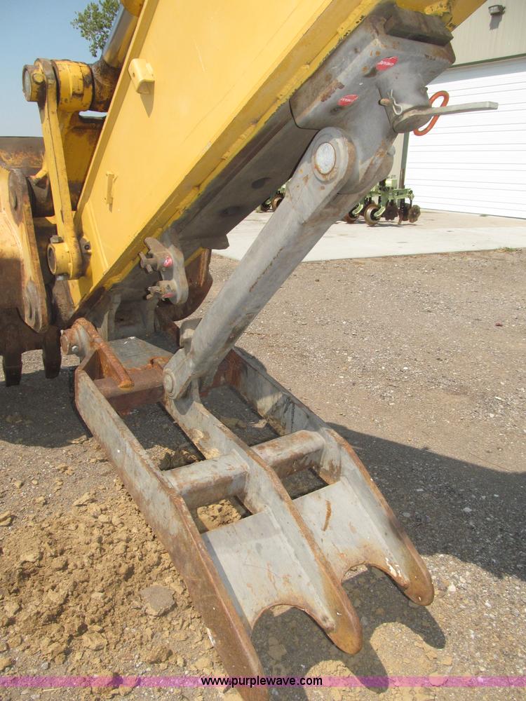 image for item B5218 2004 John Deere 230C-LC excavator