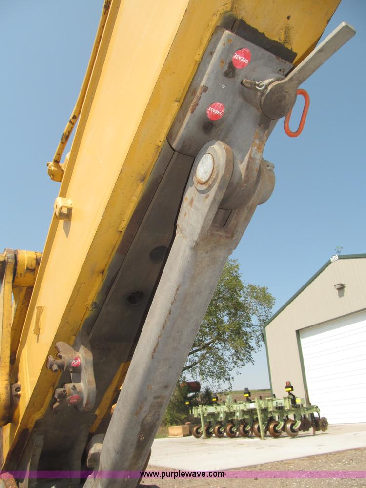 image for item B5218 2004 John Deere 230C-LC excavator