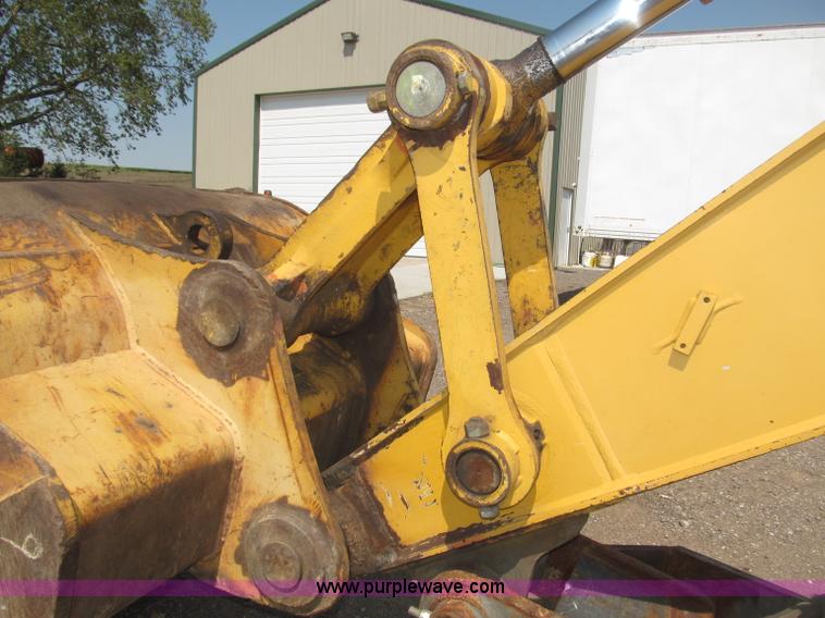 image for item B5218 2004 John Deere 230C-LC excavator