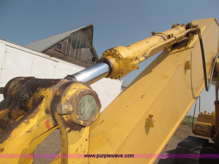 image for item B5218 2004 John Deere 230C-LC excavator