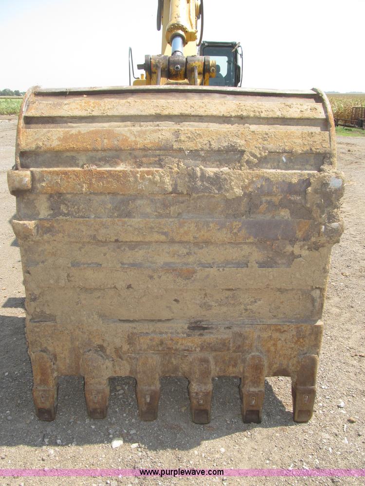 image for item B5218 2004 John Deere 230C-LC excavator