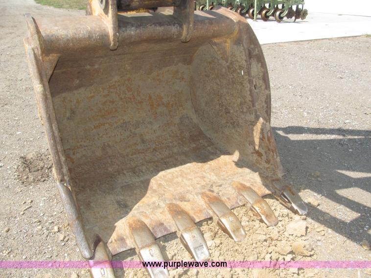 image for item B5218 2004 John Deere 230C-LC excavator