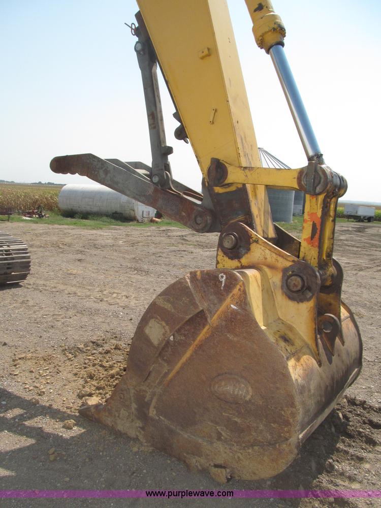 image for item B5218 2004 John Deere 230C-LC excavator